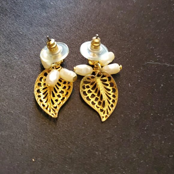 Avon Gold Leaf & Faux Pearl Bead Earrings - Picture 3 of 6